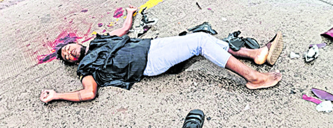 అతివేగానికి రెండు ప్రాణాలు బలి1