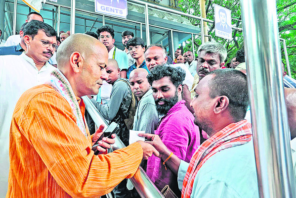 తిరుమలలో టీటీడీ ఈవో ఆకస్మిక తనిఖీలు1