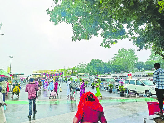 తిరుచ్చి వాహనంపై సత్యదేవుడు 1