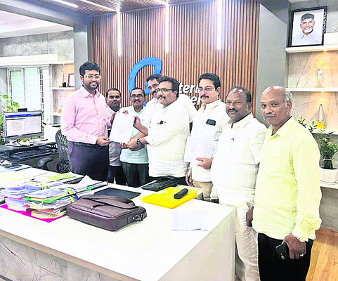 ఐక్యంగా ఉద్యమిస్తాం! 1