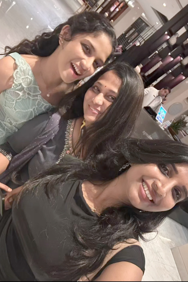 Actress Sridevi Apalla Dubai Tour With Family Photos11