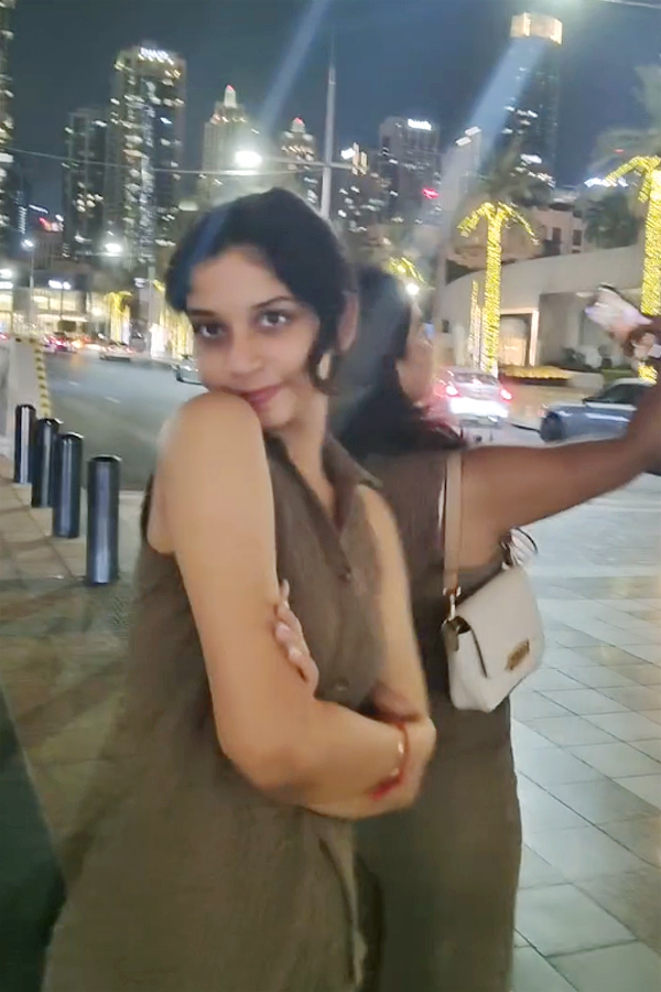 Actress Sridevi Apalla Dubai Tour With Family Photos5