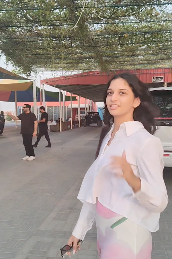 Actress Sridevi Apalla Dubai Tour With Family Photos7