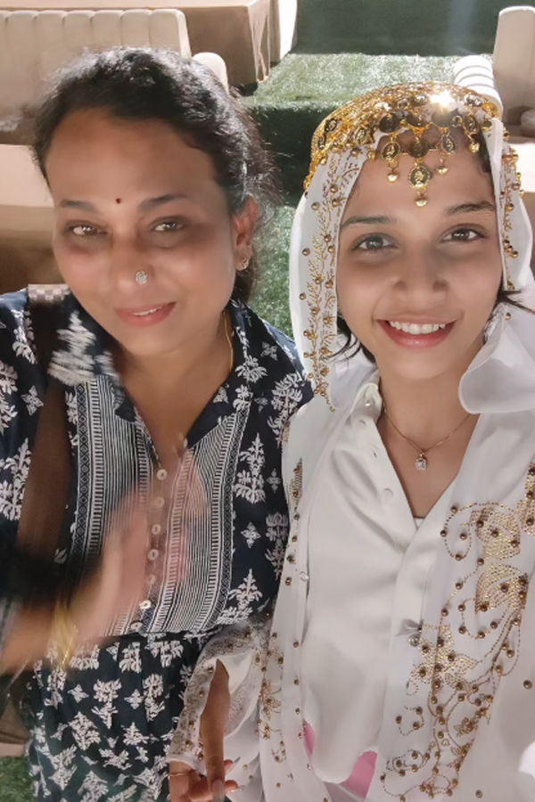 Actress Sridevi Apalla Dubai Tour With Family Photos2