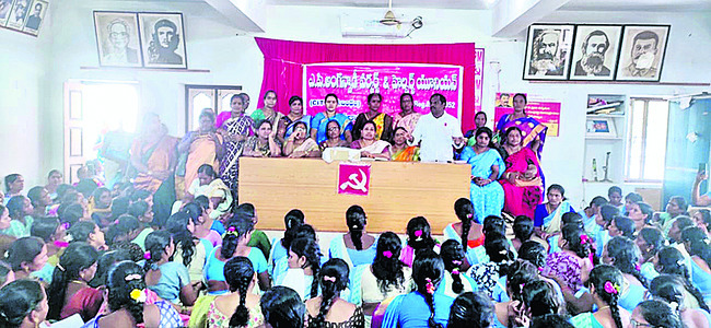 కానిస్టేబుల్ కుటుంబానికి సాయం 1