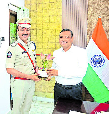 జాతీయ రహదారిపై లారీలో మంటలు
2