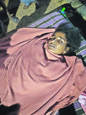 ఉరి వేసుకుని యువతి ఆత్మహత్య1