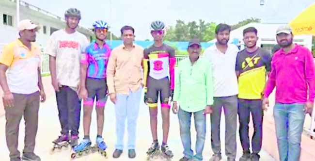 ఉత్సాహంగా రోలార్ స్కేటింగ్ పోటీలు
1