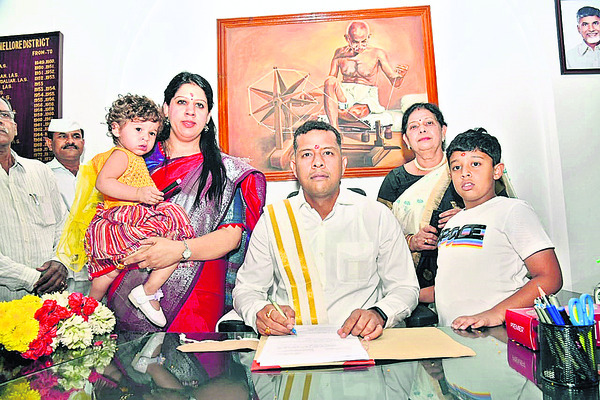 కలెక్టర్లుగా దంపతులకు గౌరవం1