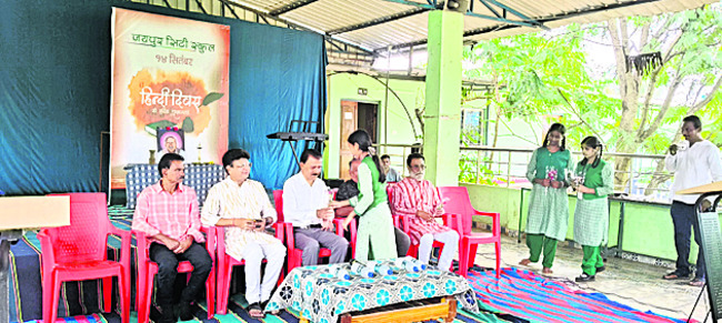 ఘనంగా హిందీ దినోత్సవం 1