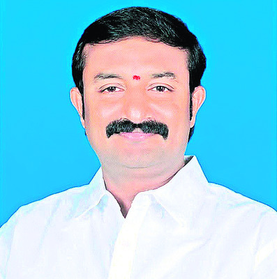 గవర్నర్‌కు సాదర స్వాగతం 
3