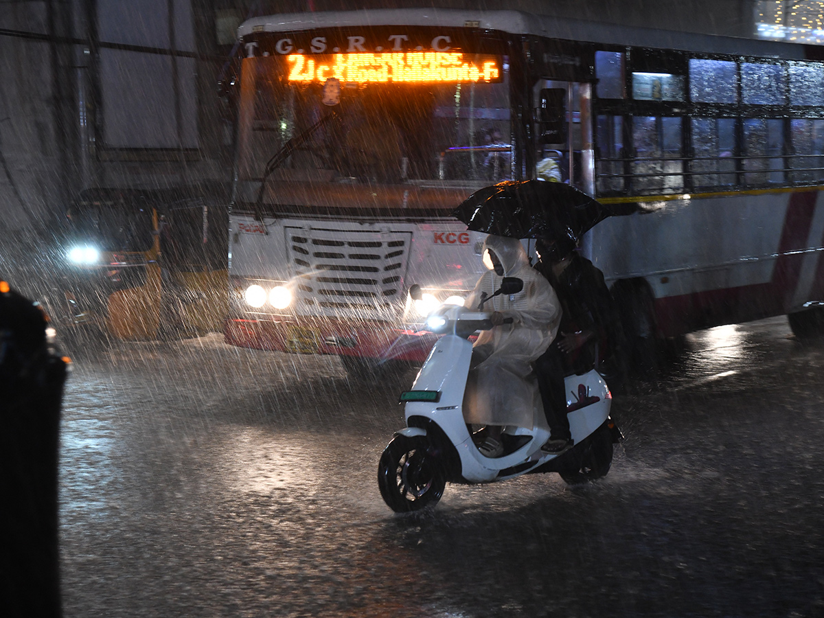 Heavy rains in Hyderabad Photos17
