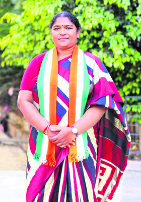 నేడు మేడారంలో పర్యటించనున్న మంత్రి సీతక్క
2