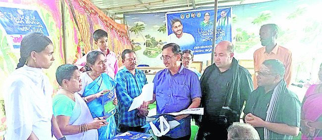 పట్టణాలకు రోగుల పరుగు..!1