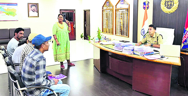 ప్రతీ సమస్యకు పరిష్కారం చూపాలి2