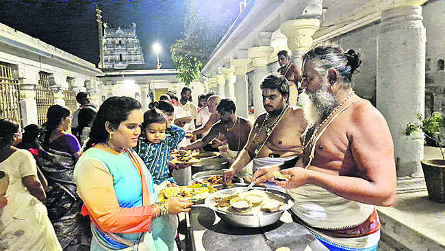 నేత్రపర్వంగా వైష్ణవ కృష్ణాష్టమి 1