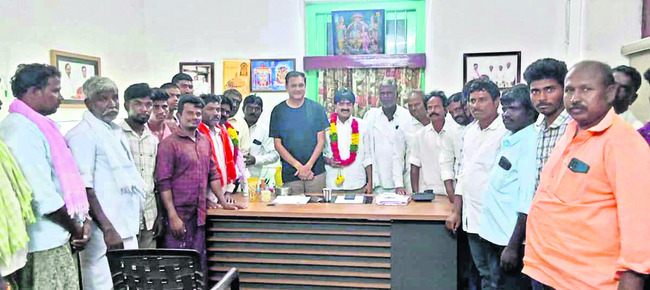 సమస్యల  పరిష్కారానికి కృషి  
1