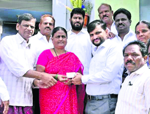 జిల్లాకు 6.57 లక్షల స్మార్ట్ రైస్ కార్డులు 1