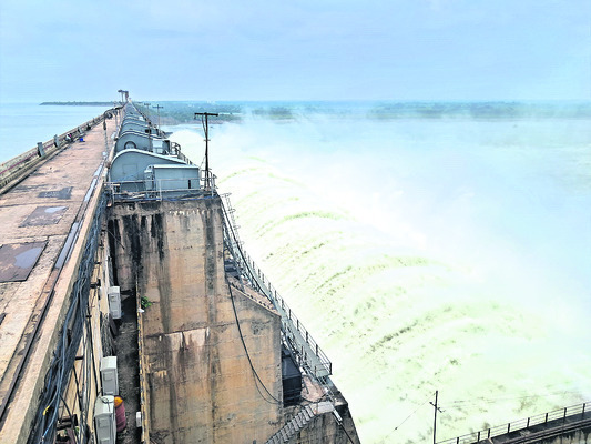 ప్రాజెక్టులకు మళ్లీ పోటెత్తిన వరద1