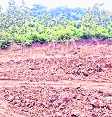యథేచ్ఛగా గ్రావెల్‌ అక్రమ తవ్వకాలు 1