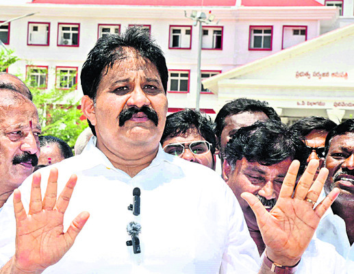 మెడికల్‌ సీట్లను వెనక్కి పంపిన దద్దమ్మ ప్రభుత్వం3