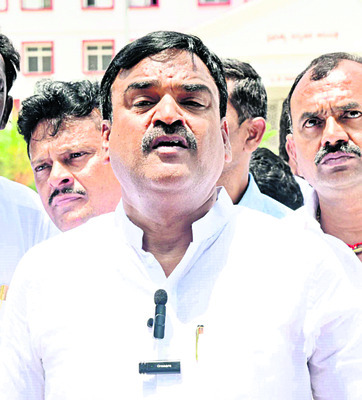మెడికల్ సీట్లను వెనక్కి పంపిన దద్దమ్మ ప్రభుత్వం4