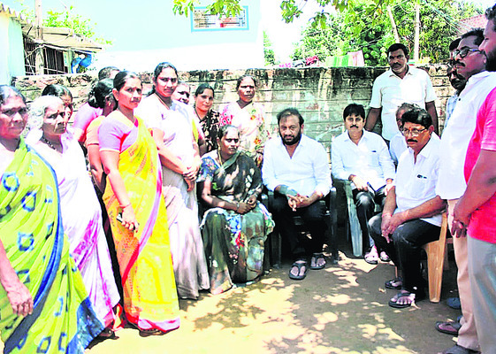రక్తమోడేలా పోలీసుల లాఠీచార్జి 1