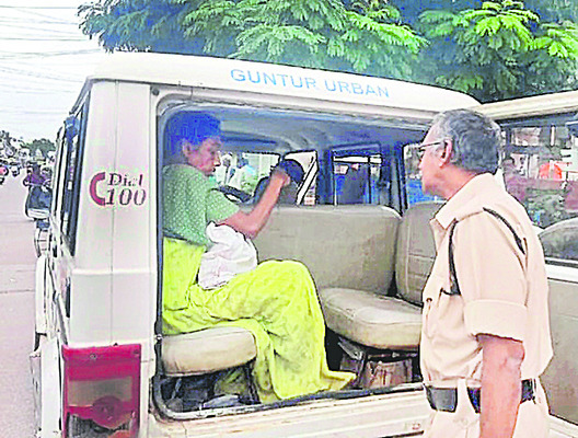 జిల్లాలో యూరియా కొరత లేదు: కలెక్టర్‌   1