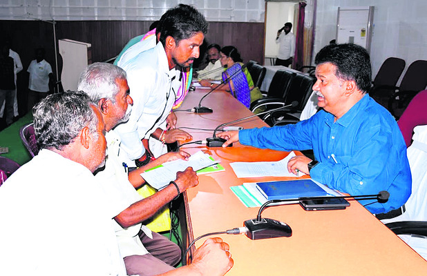 అర్జీలను నాణ్యతతో పరిష్కరించాలి 1