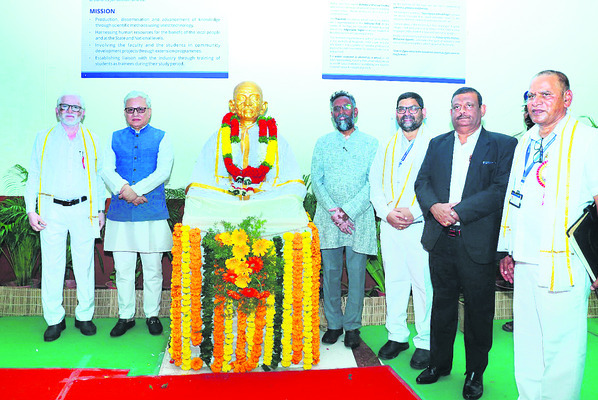 కొత్త ఆవిష్కరణలపై దృష్టి సారించాలి2