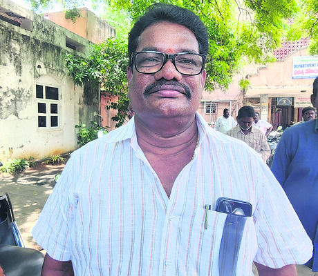 అధికారులు స్పందించాలి
2