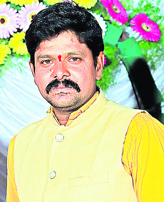 ఫైనాన్సర్ల వేధింపులు భరించలేక..2