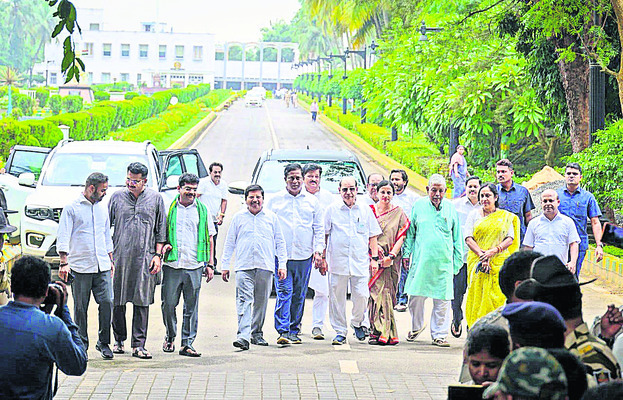 ఎరువుల పంపిణీలో ప్రభుత్వం విఫలం 2