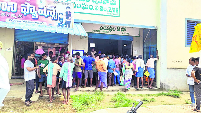 యూరియా కోసం అగచాట్లు 1