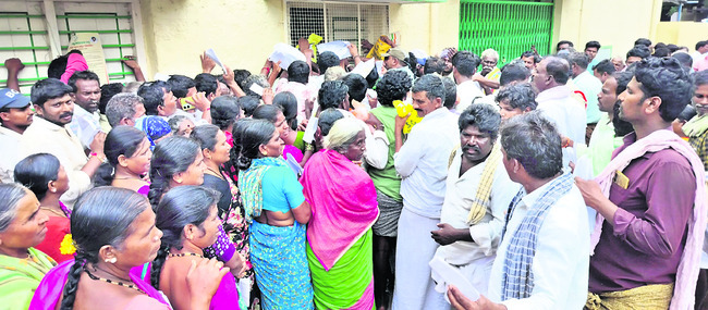దిక్కుతోచని అన్నదాతలు1