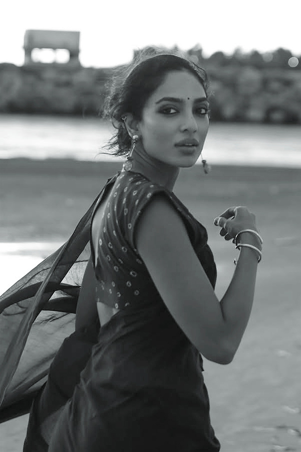 Actress Shobhita Dhulipala Enjoying on The Beach Photos3