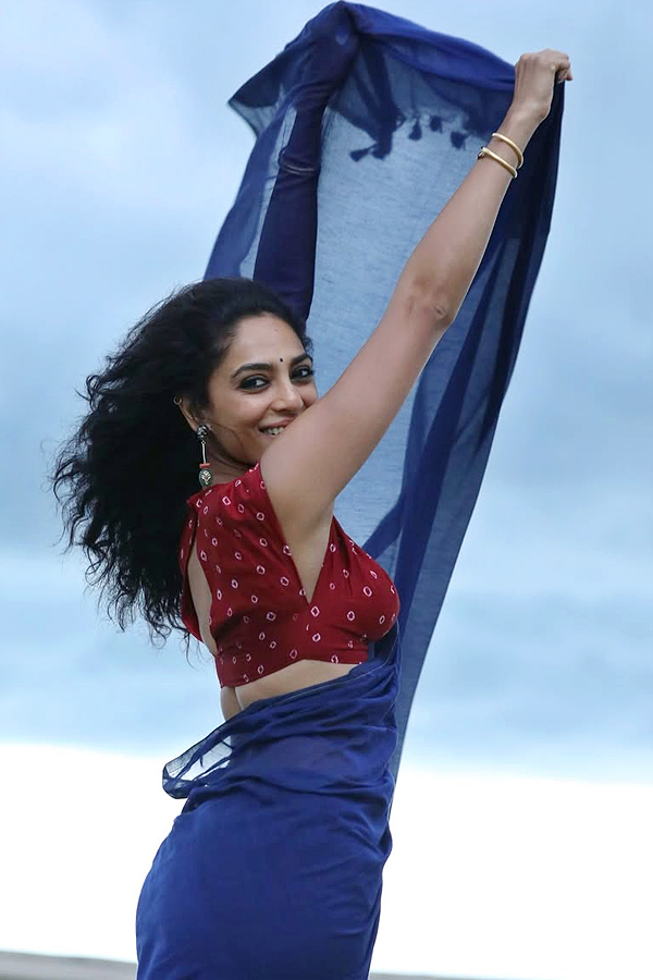Actress Shobhita Dhulipala Enjoying on The Beach Photos5