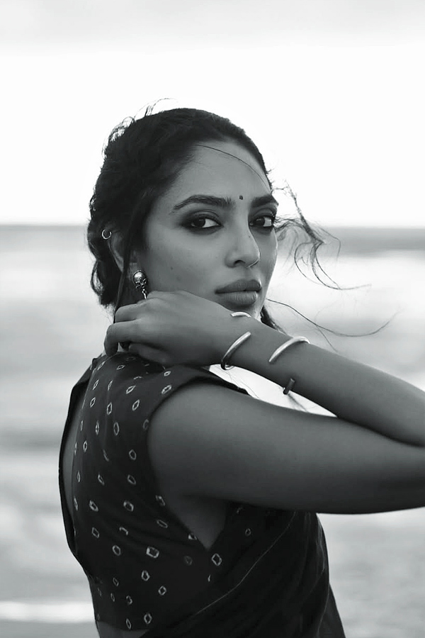 Actress Shobhita Dhulipala Enjoying on The Beach Photos6