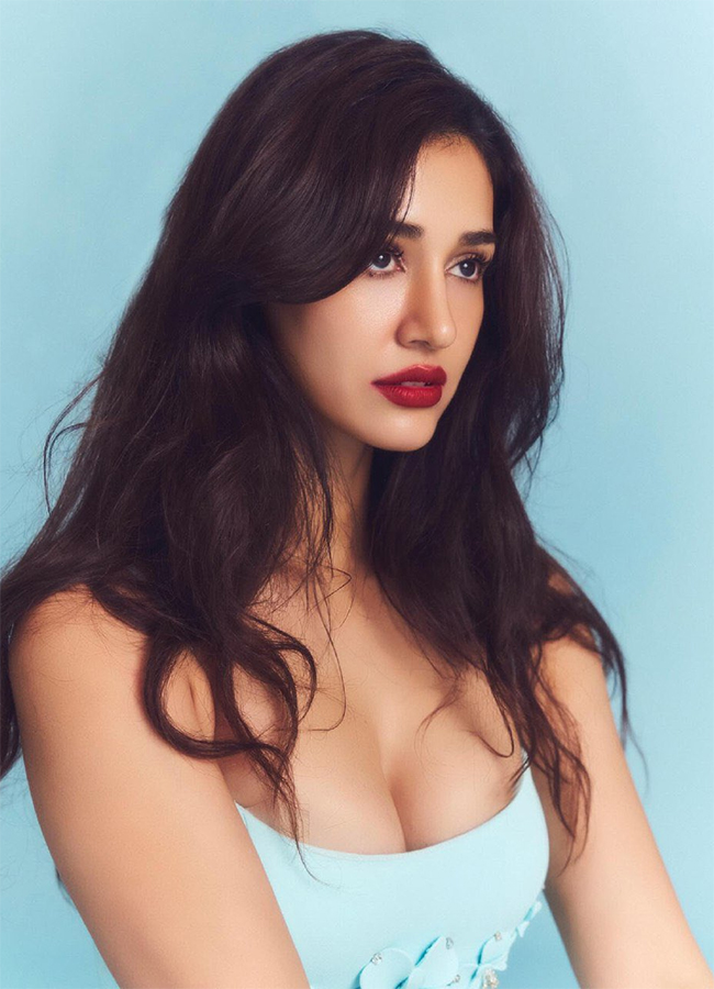 Bollywood Actress Disha Patani Trending Photos21