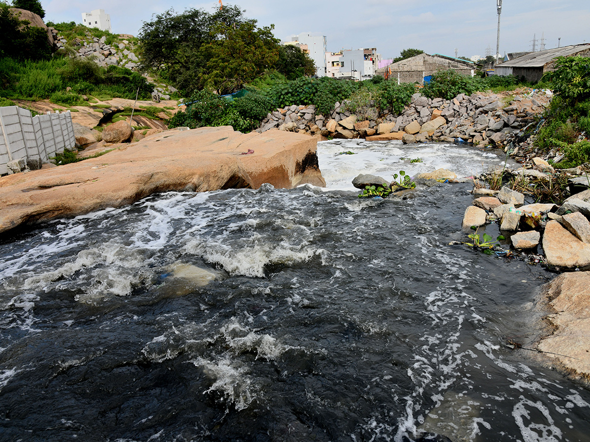 Moosapet Maisamma Lake is dangerous photos2