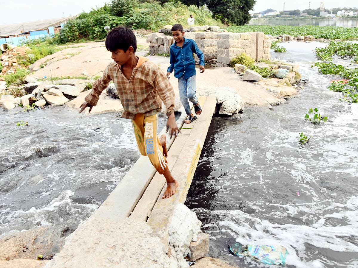 Moosapet Maisamma Lake is dangerous photos5