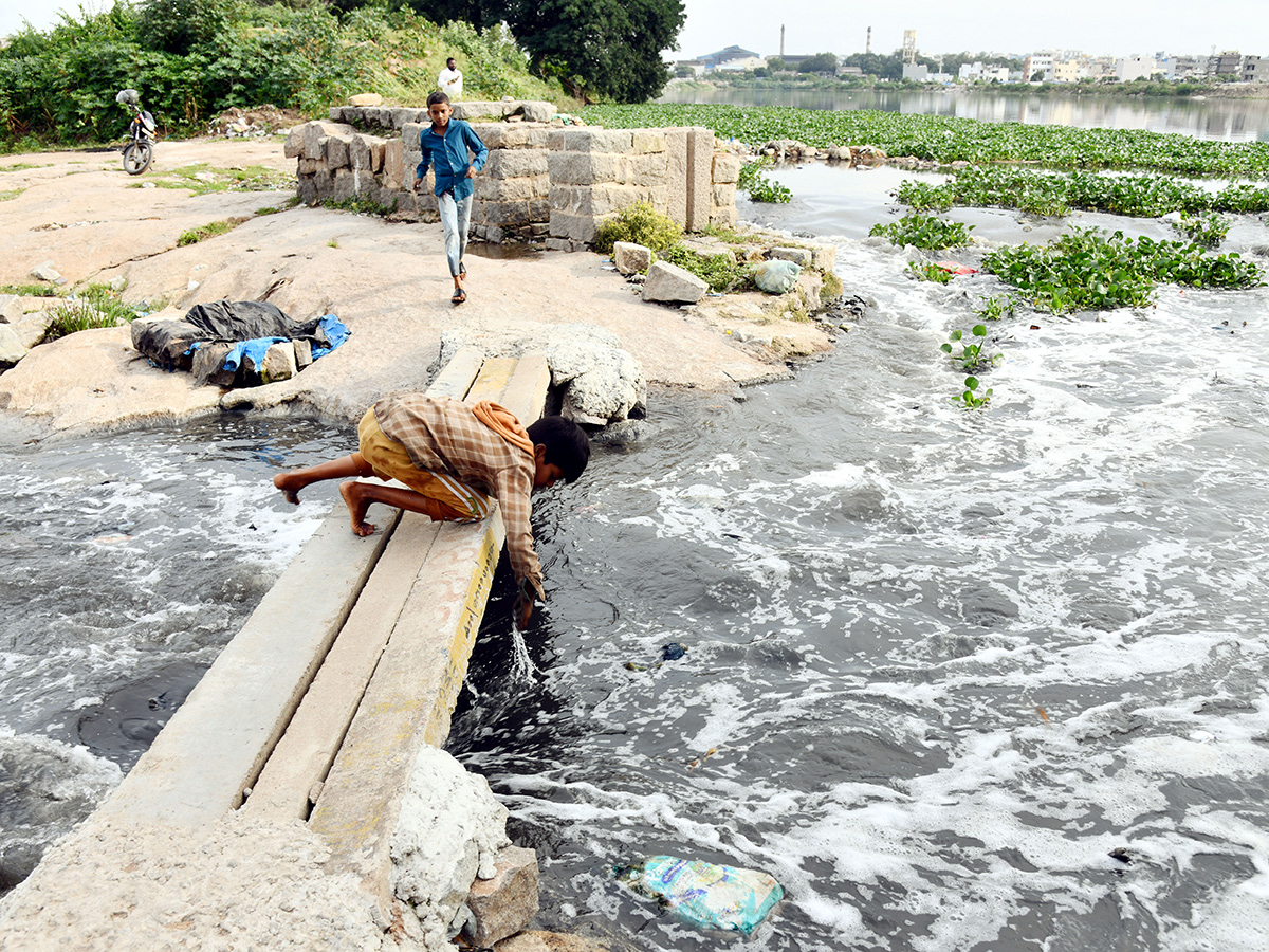 Moosapet Maisamma Lake is dangerous photos6