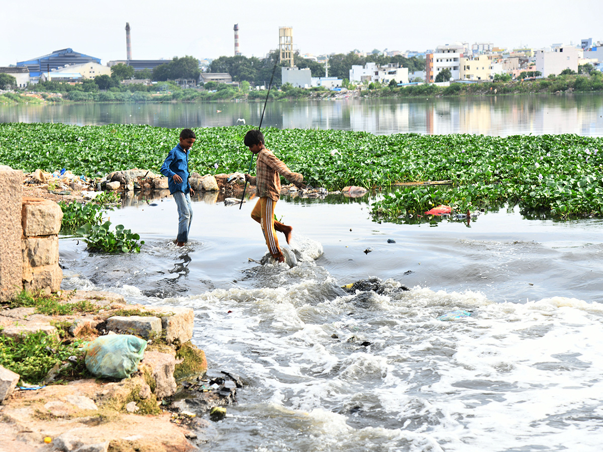 Moosapet Maisamma Lake is dangerous photos7