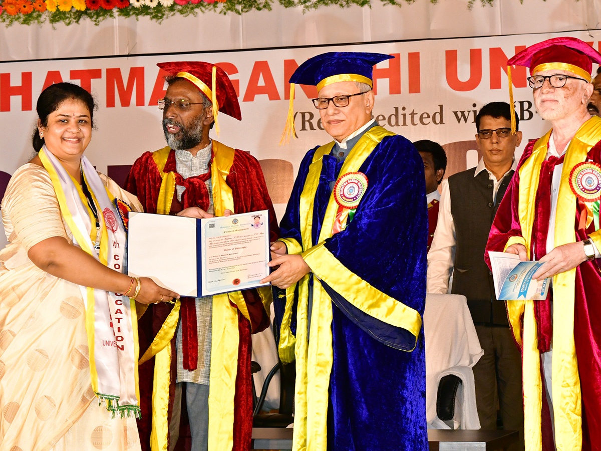 Nalgonda : Mahatma Gandhi University Graduation Ceremony Photos15