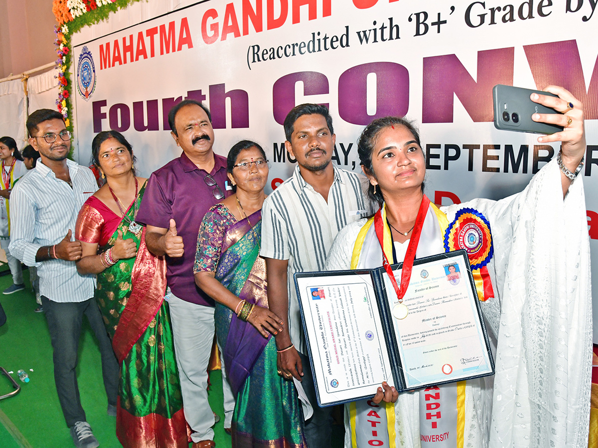 Nalgonda : Mahatma Gandhi University Graduation Ceremony Photos18