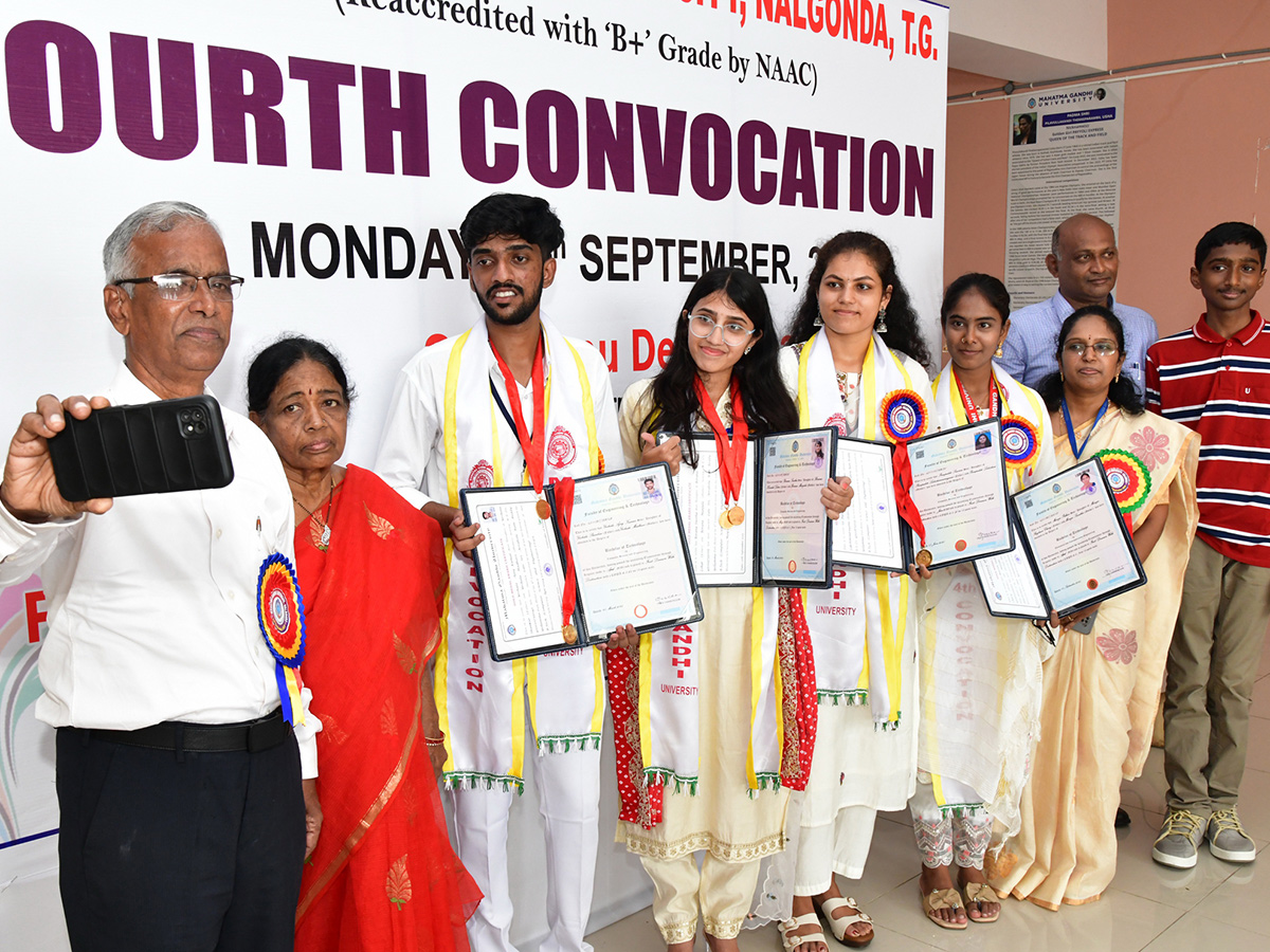 Nalgonda : Mahatma Gandhi University Graduation Ceremony Photos19