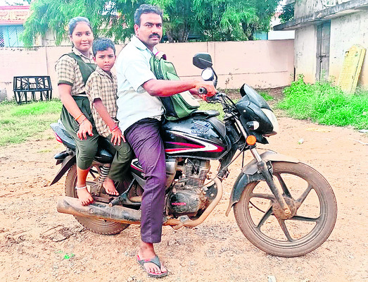 From Yarraguntla to Ammireddynagaram on a motorcycle1