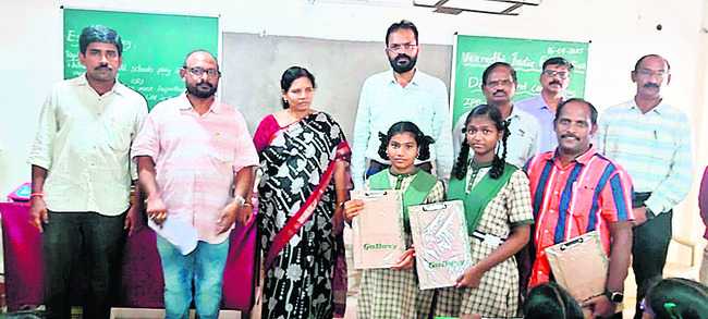 సృజనాత్మకత వెలికితీసేందుకే  వారధి పోటీలు 1