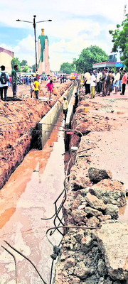 సాగని పనులతో సంచారం నరకప్రాయం1