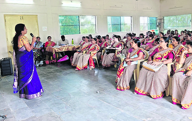 క్షేత్రపాలకుడికి నాగవల్లి అర్చన
1